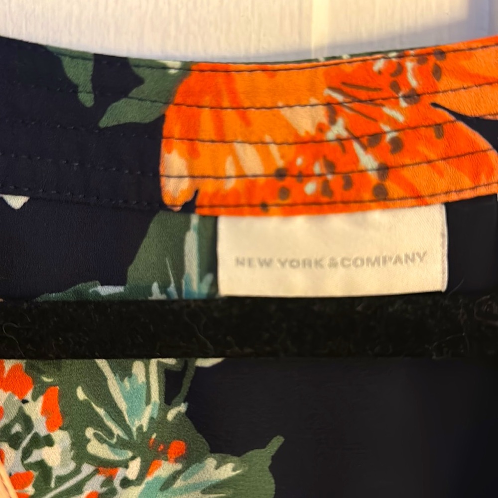 Blouse- Floral Pattern - Picture 7 of 8